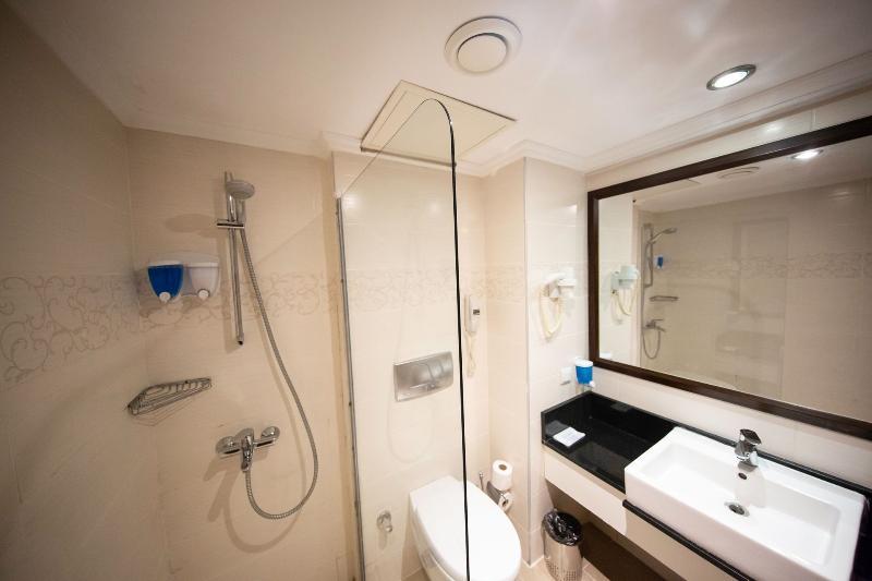 Royal Towers Hotel Kiris Exterior photo